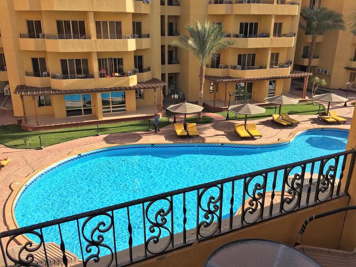 Pool View Apartments At British Resort - Unit 13 Hurghada Bagian luar foto